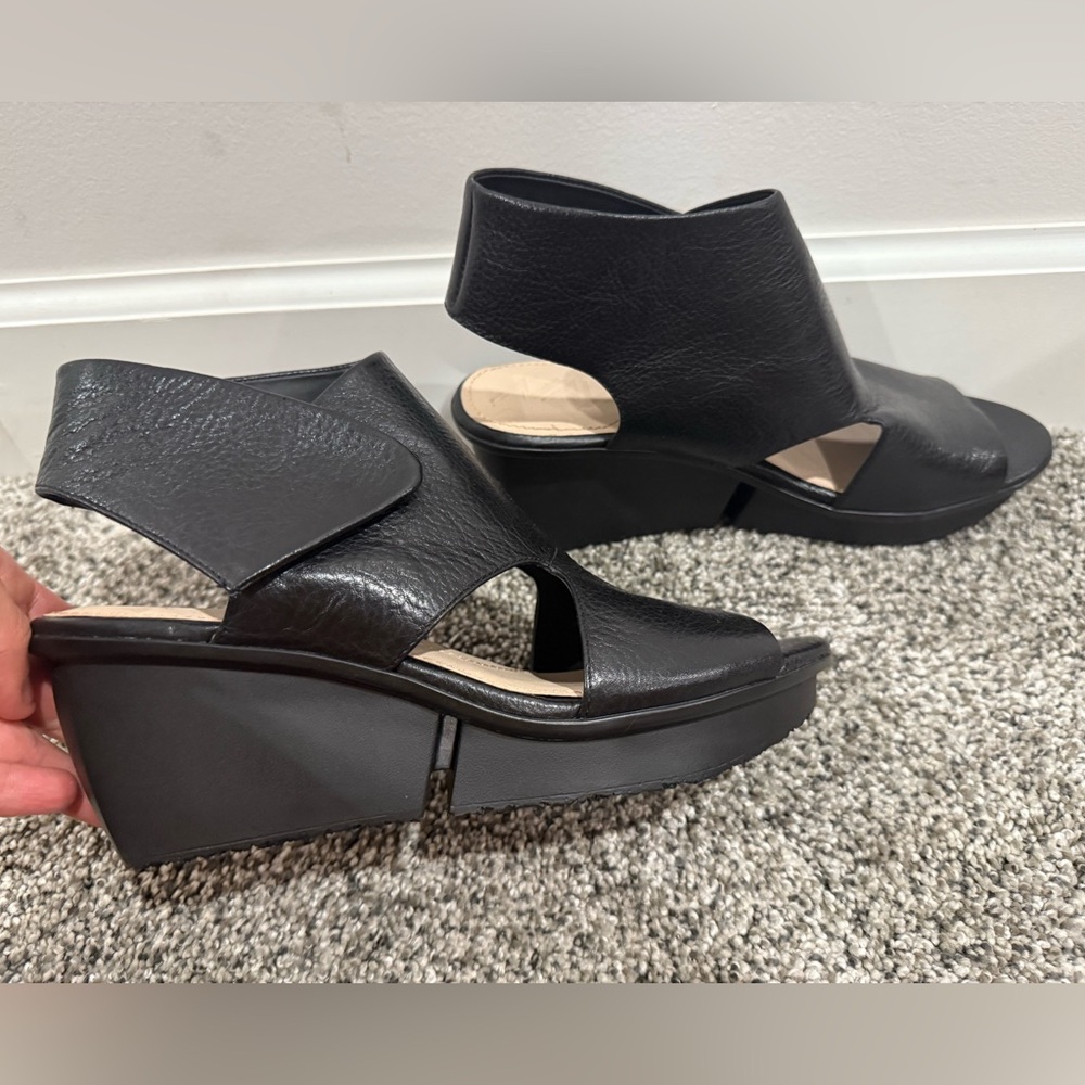 Naya Seeker black leather wedge sandal high heels, size 7.5 - Picture 2 of 13